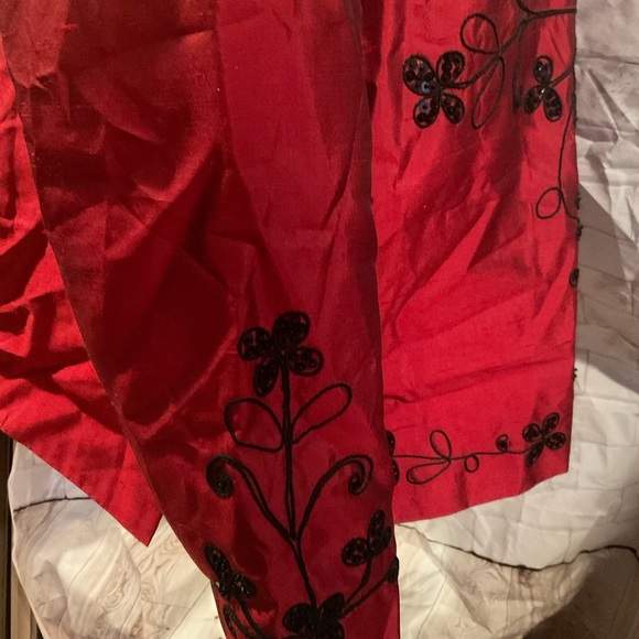 “SILKLAND WOMAN” SILKY RED FLORAL BEADED LONG BLOUSE. - Picture 6 of 12